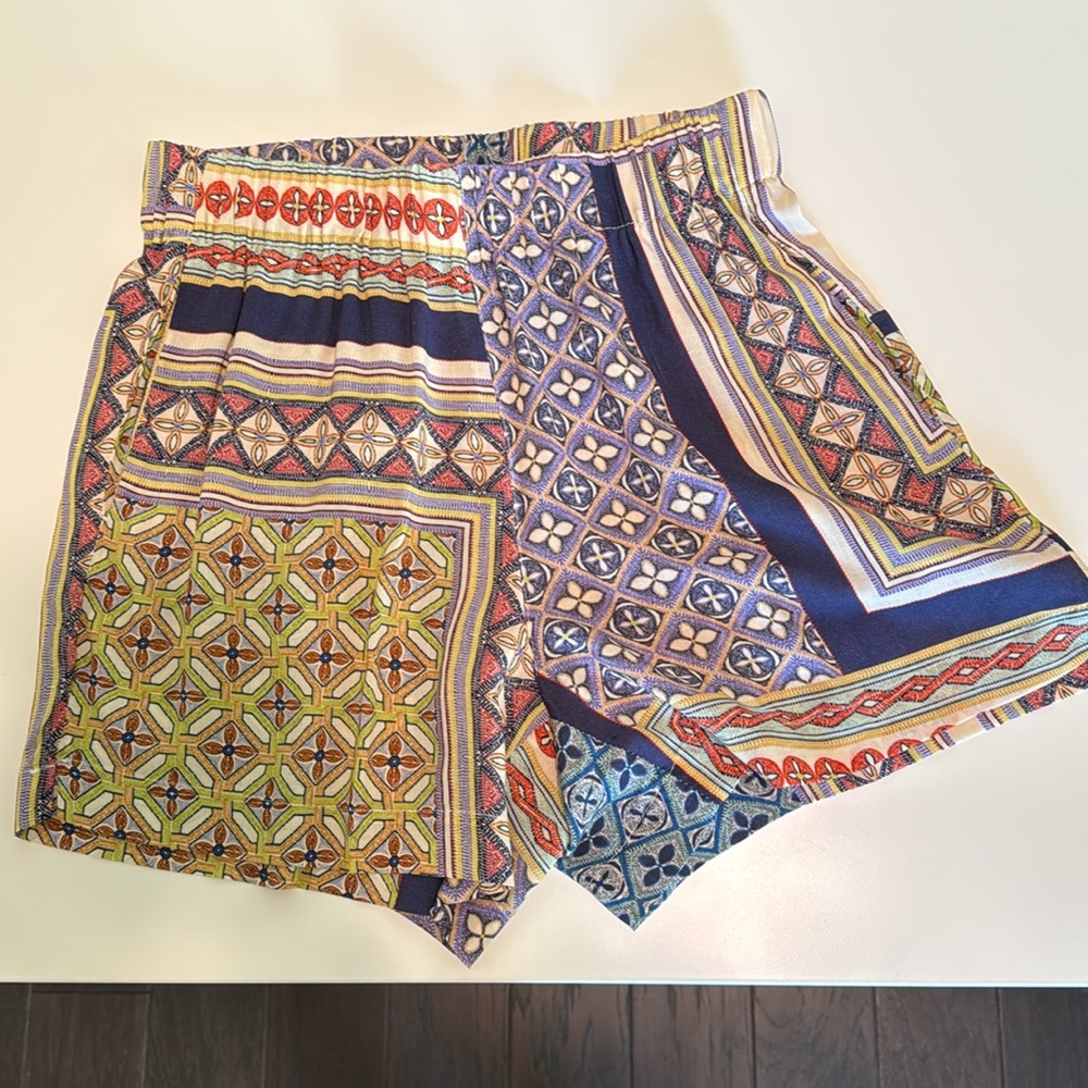 Patterned Women's Matching Set - Picture 3 of 4